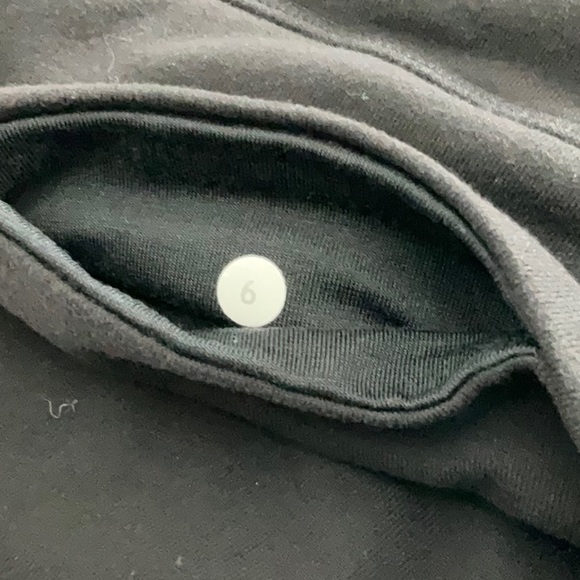 Lululemon capri pant size 6 black - Picture 3 of 6